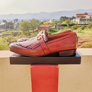 Gucci Buckle Fringe Loafers LF-GBFL-013 – two-tone handcrafted leather loafers with fringe and metallic buckle detail.