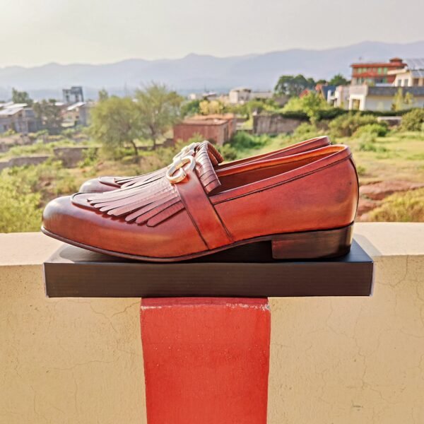 Gucci Buckle Fringe Loafers LF-GBFL-013 – two-tone handcrafted leather loafers with fringe and metallic buckle detail.