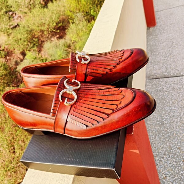 Gucci Buckle Fringe Loafers LF-GBFL-013 – two-tone handcrafted leather loafers with fringe and metallic buckle detail.