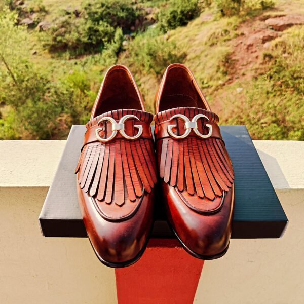 Gucci Buckle Fringe Loafers LF-GBFL-013 – two-tone handcrafted leather loafers with fringe and metallic buckle detail.